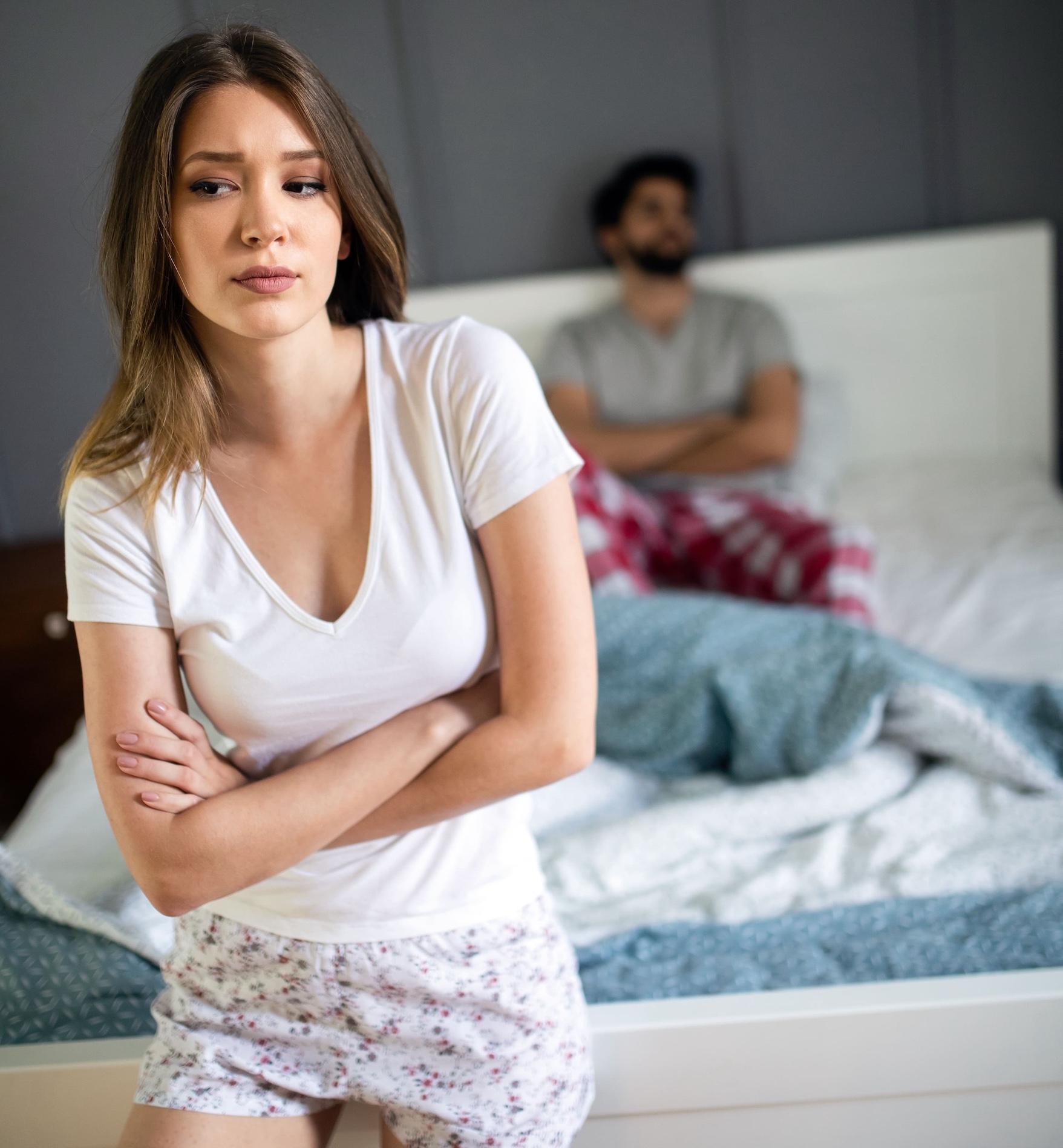 Erektionsprobleme, weil meine Freundin sich nicht für mich entscheiden kann?