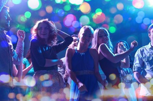 Frauen in der Disco oder beim Ausgehen ansprechen