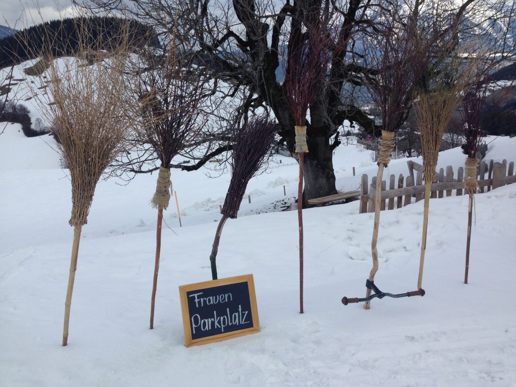 Seit sicher ist, dass wir zusammenziehen, nörgelt und erzieht sie an mir herum