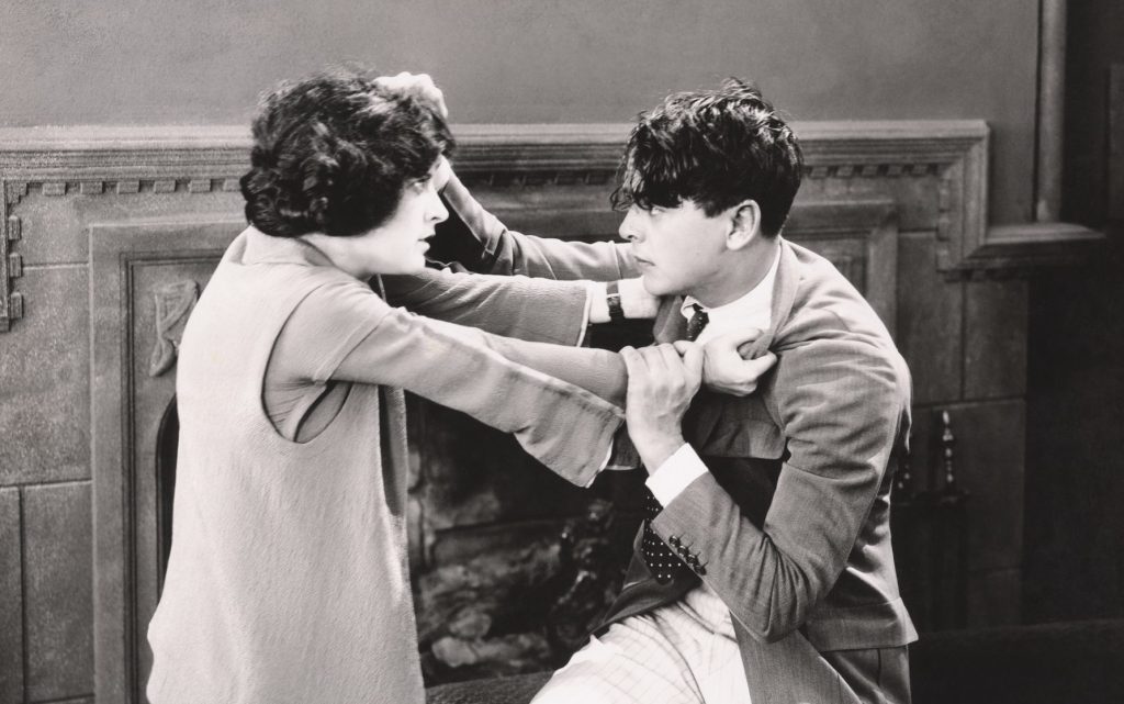 Mein Seitensprung flog auf, jetzt muss ich viele Fragen beantworten. Was sagen?