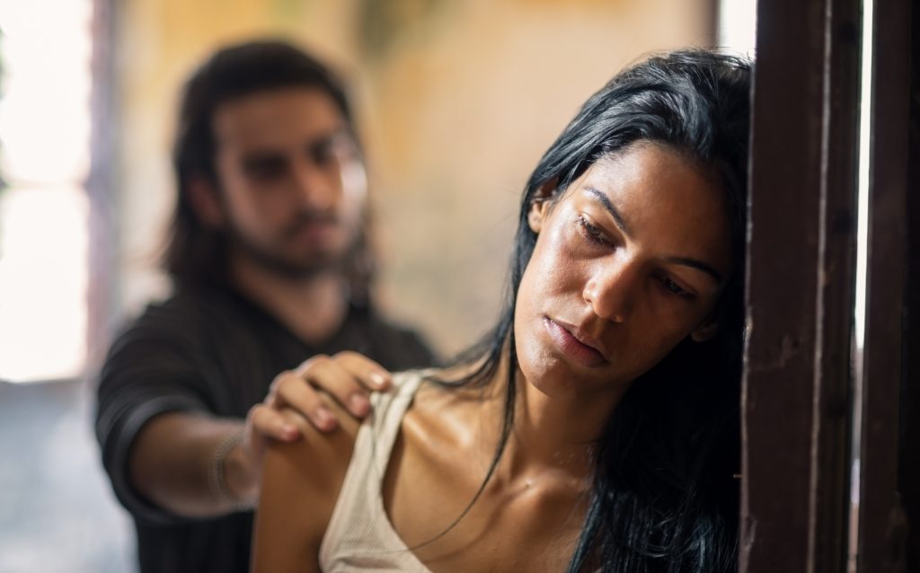 Sie hat ihre alte Beziehung noch nicht überwunden. Abwarten oder kämpfen?