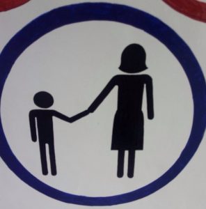 Schild Frau mit Kind