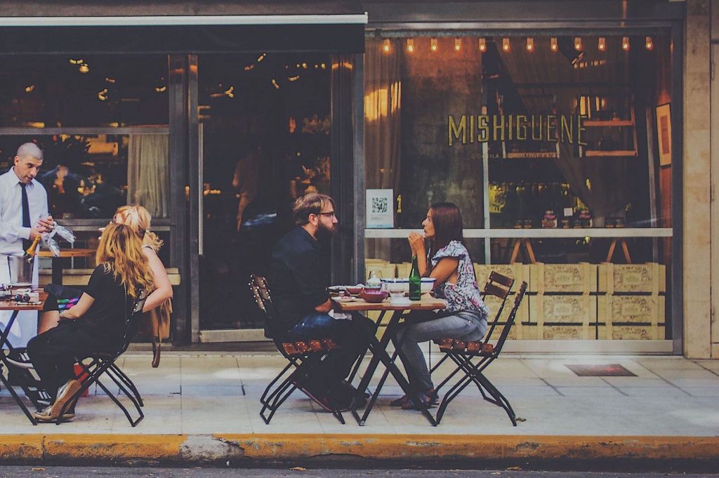 Sie hat mich abserviert und will jetzt mit mir verreisen, soll ich?