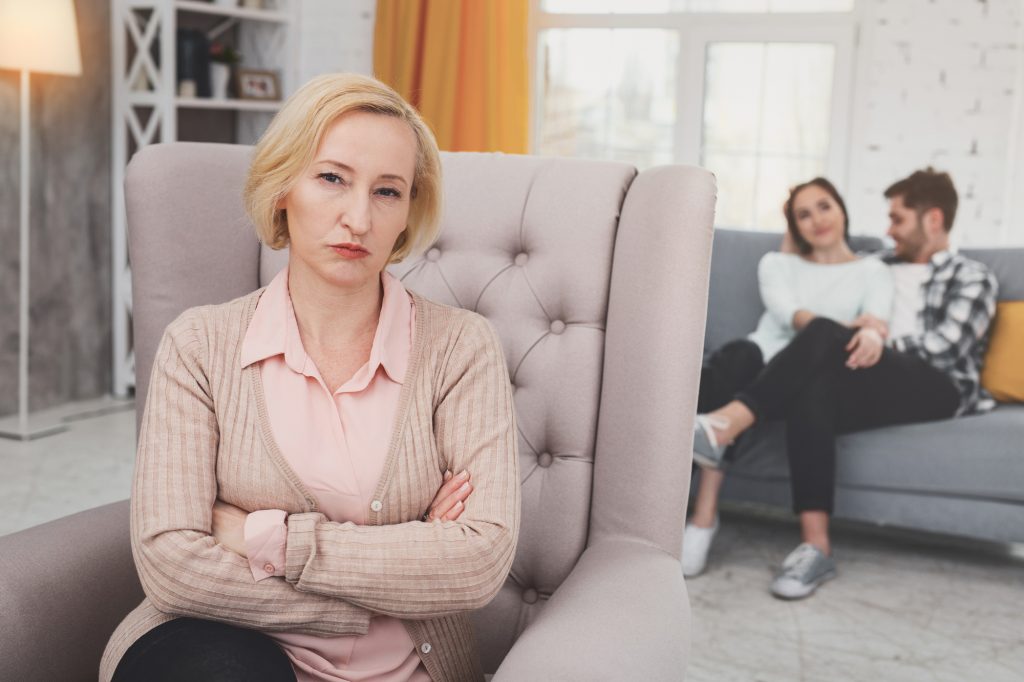 Meine Mutter mischt sich ständig in meine Beziehungen ein