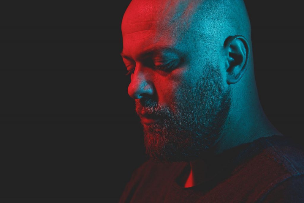 Bin ich wegen seiner kühlen wortkargen Art so fixiert darauf, sein Herz zu gewinnen?