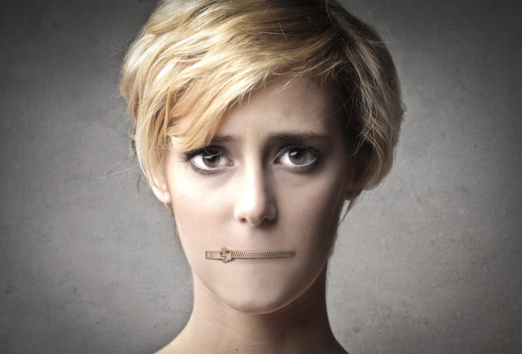 Warum zieht sie sich zurück? Sie sagt mir nicht, was ich getan habe