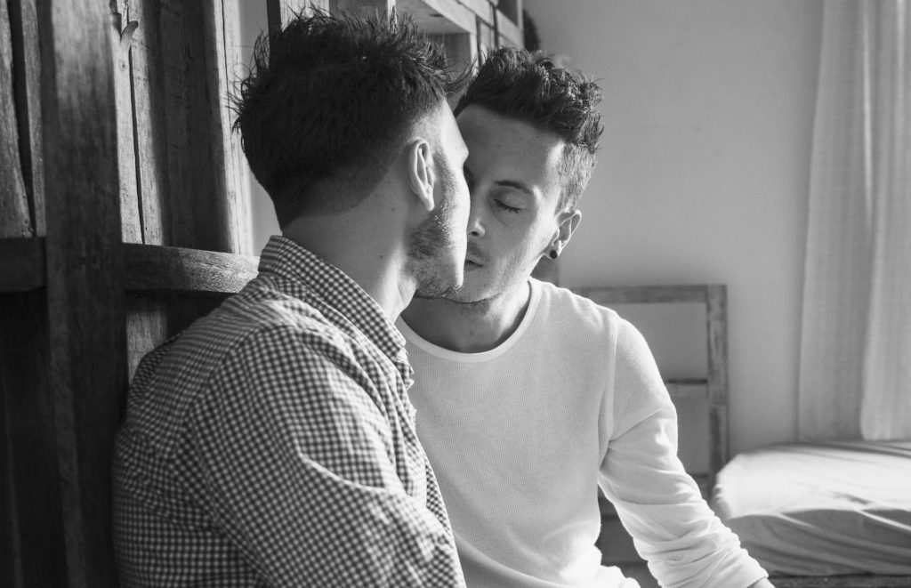 Bin ich schwul, weil ich von Sex mit einem Mann geträumt habe? Oder was bedeutet es?